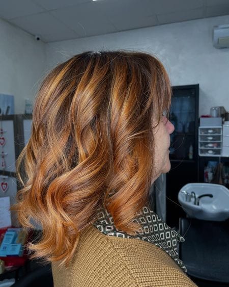 Capelli mossi con balayage ramato realizzati nel salone