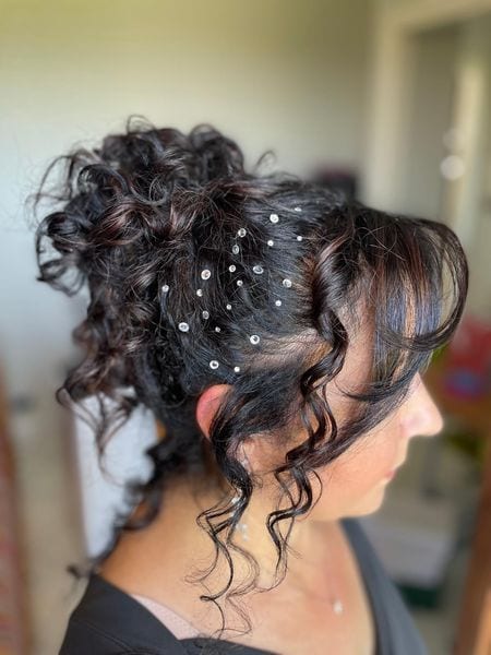 Raccolto riccio con strass per cerimonia